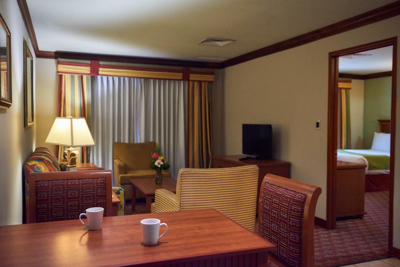 Suites Las Palmas, Hotel & Apartments. ซานซัลวาดอร์ ภายนอก รูปภาพ